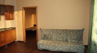 Гостиница Guest house Osenniy Анапа Четырёхместный номер с отдельной ванной комнатой-9