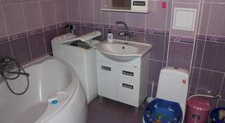 Гостиница Guest house Osenniy Анапа Четырёхместный номер с отдельной ванной комнатой-4